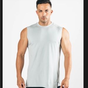 Alphalete PREMIUM STEPPED HEM CUTOFF- white. Medium